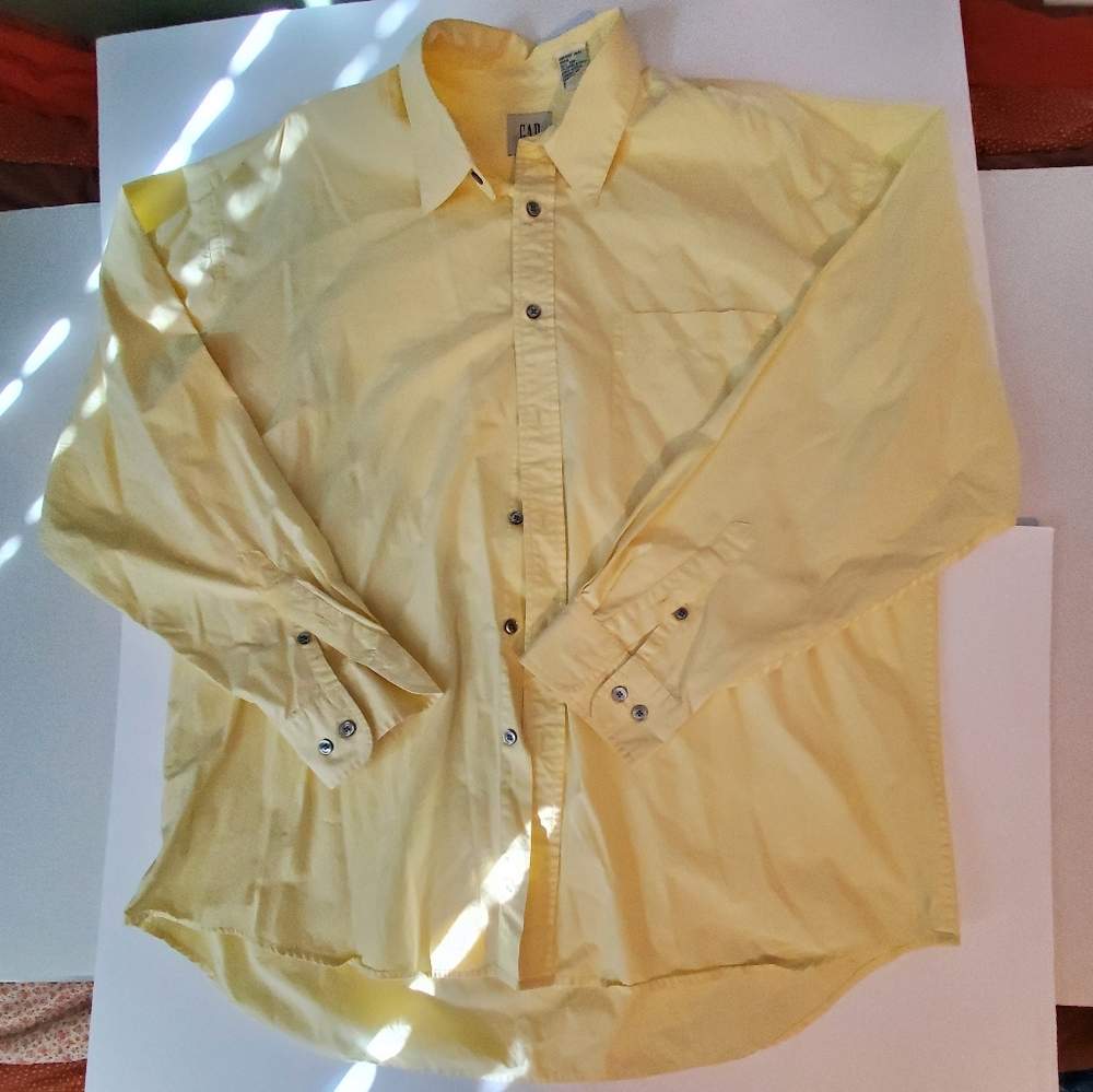 Gap Men's Shirt. Yellow. XL. Minimal flaws. 100% Cotton